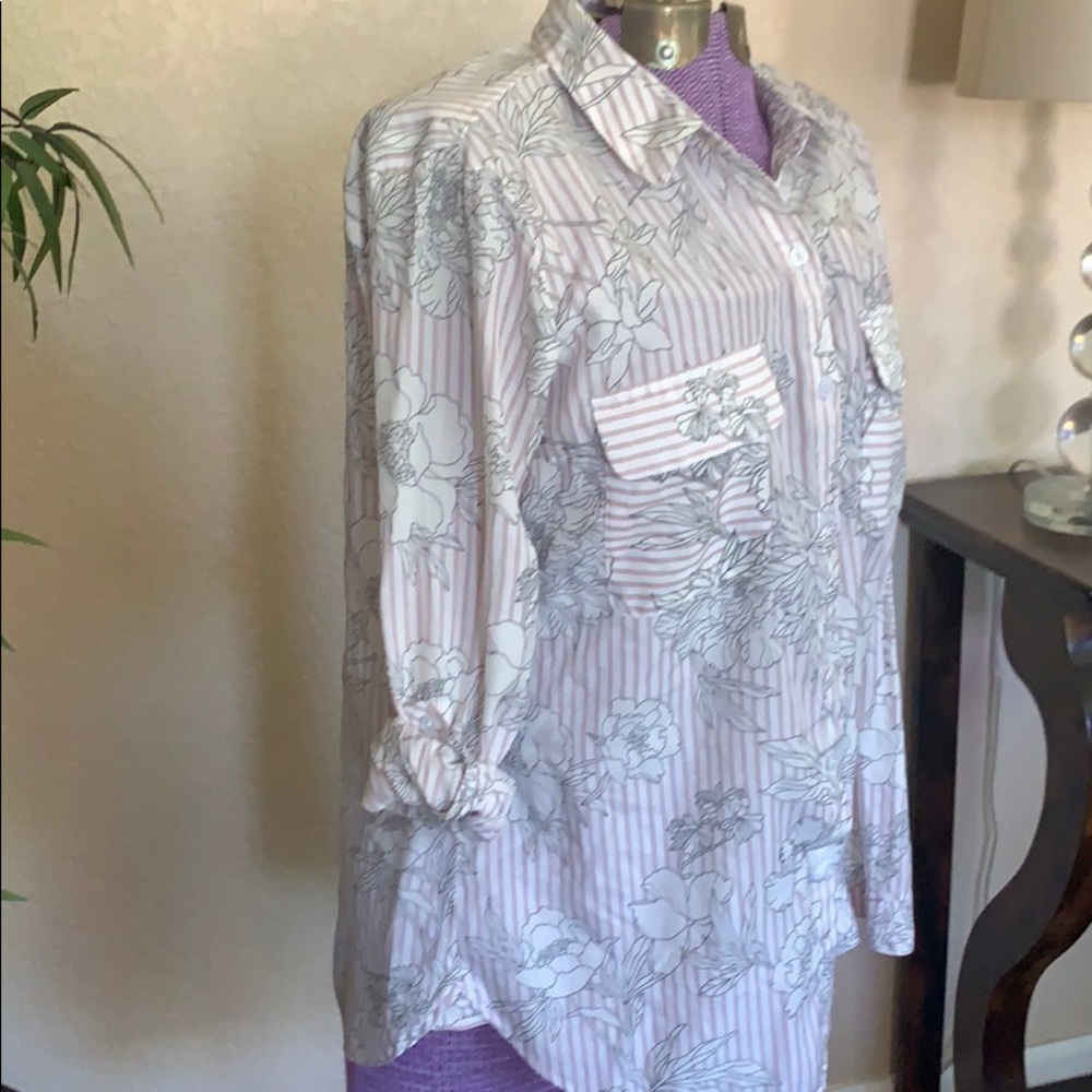 Express button down blouse - Picture 2 of 4